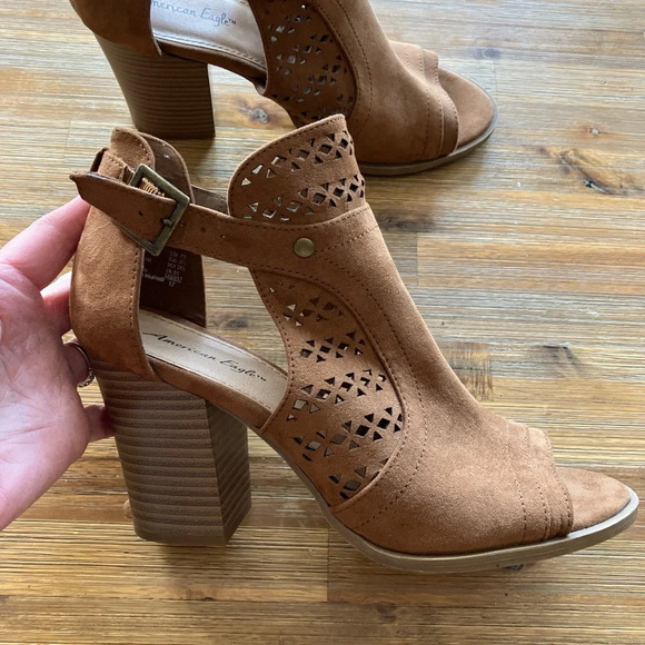 American Eagle 7.5 brown microsuede open toe‎ sandals with stacked heel. - Picture 2 of 6